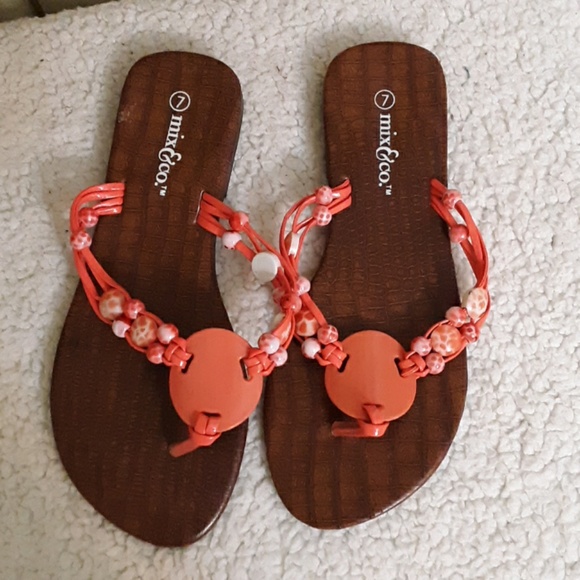 Mix & Co. Flat Coral Thong Sandals Sz 7 - Picture 2 of 5